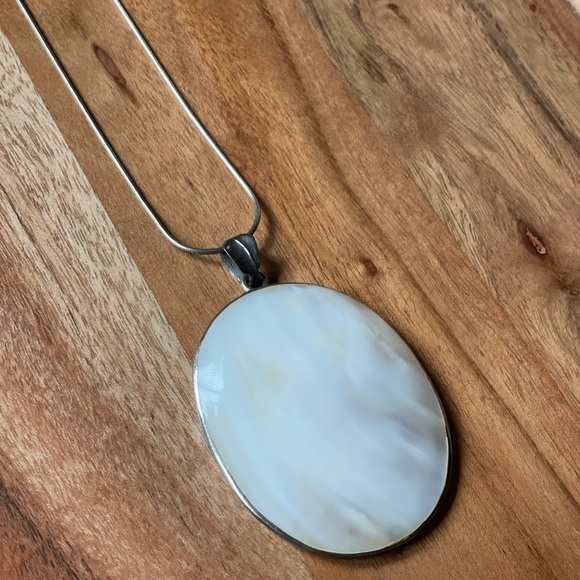 Vintage | Mother Of Pearl Statement Necklace - Picture 9 of 17